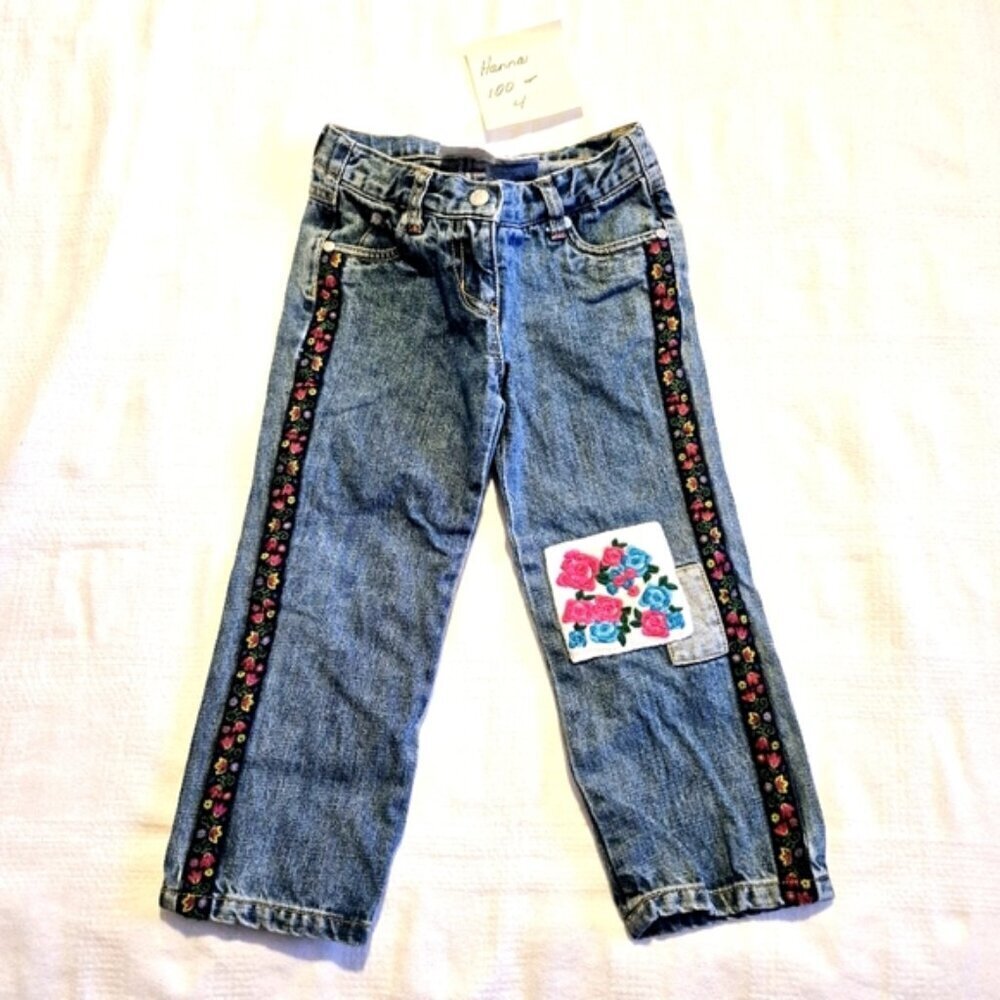 Hanna Andersson girls size 100 or 4 medium wash with flower ribbon on leg